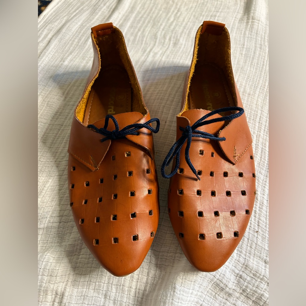 Women’s Tan Leather Perforated Lace-Up Flats